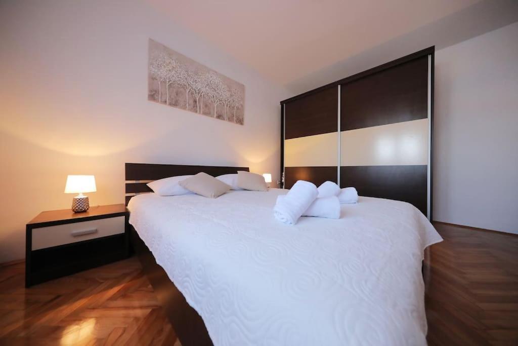 Luxury Apartment Petra With Private Pool Zadar Bagian luar foto