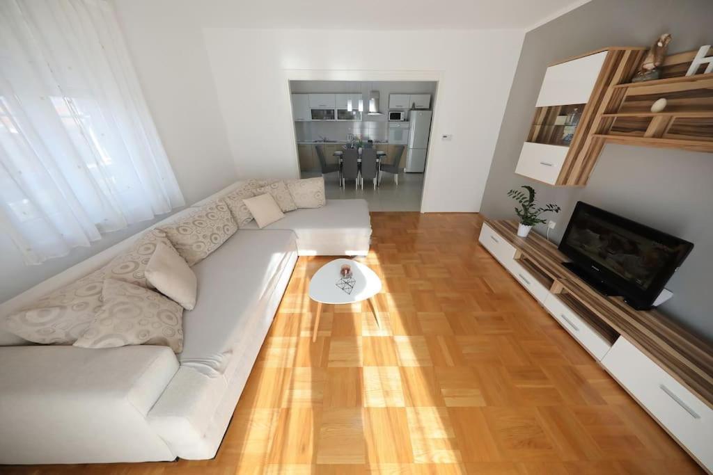 Luxury Apartment Petra With Private Pool Zadar Bagian luar foto