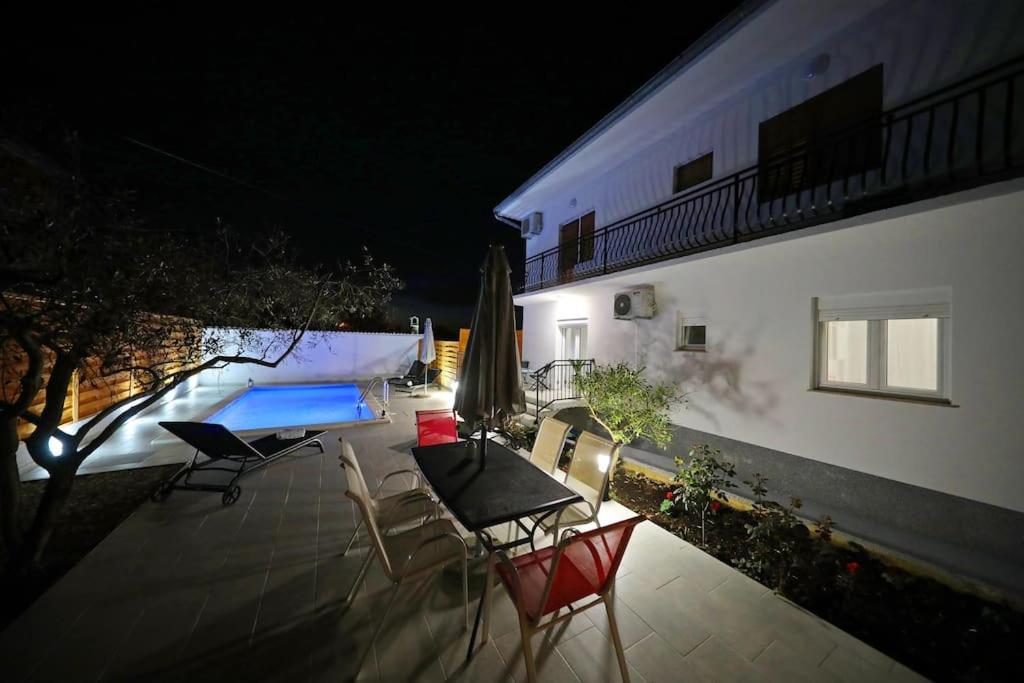 Luxury Apartment Petra With Private Pool Zadar Bagian luar foto