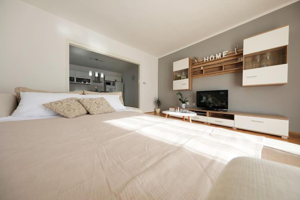 Luxury Apartment Petra With Private Pool Zadar Bagian luar foto