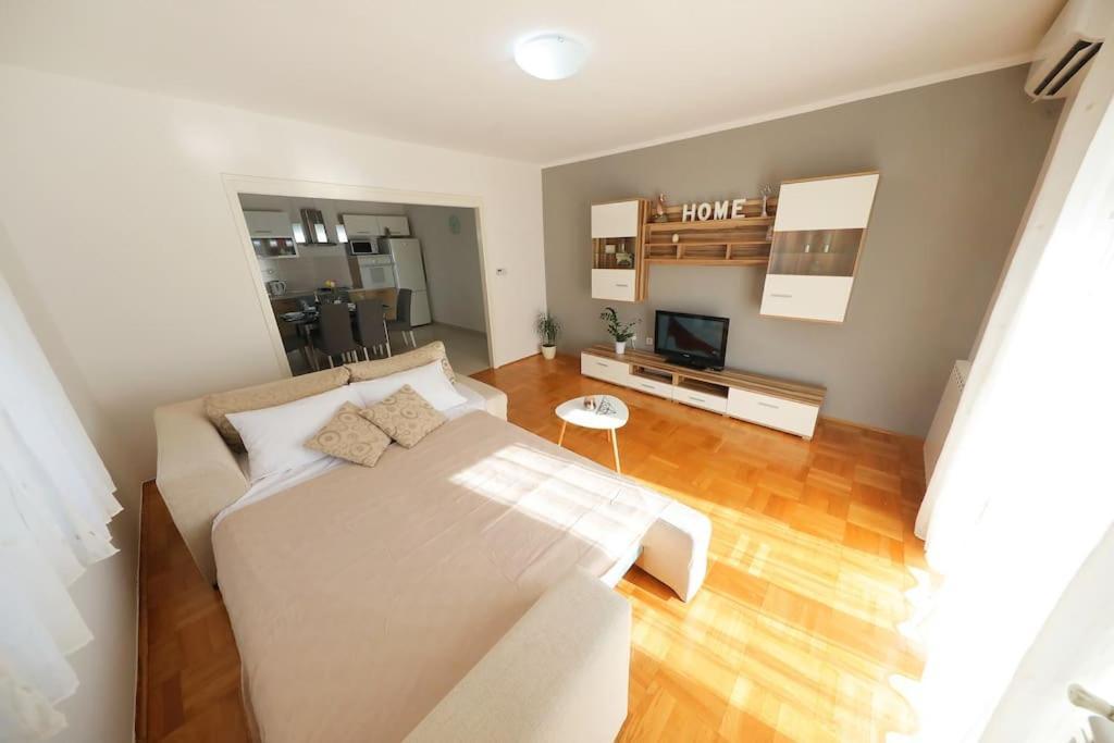 Luxury Apartment Petra With Private Pool Zadar Bagian luar foto