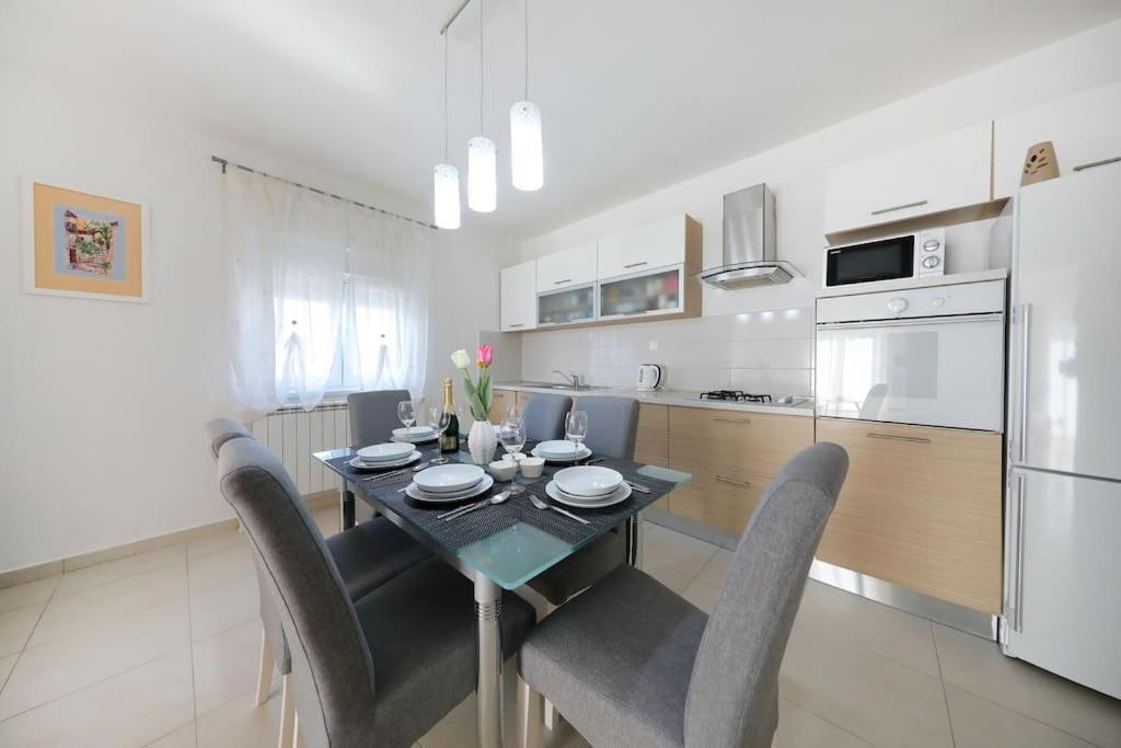 Luxury Apartment Petra With Private Pool Zadar Bagian luar foto