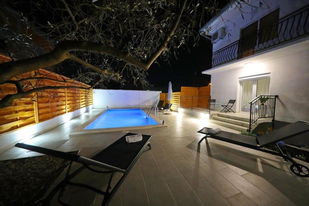 Luxury Apartment Petra With Private Pool Zadar Bagian luar foto